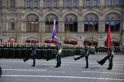 Москва. Военнослужащие парадных расчетов во время генеральной репетиции парада на Красной площади, посвященного 77-й годовщине Победы в Великой Отечественной войне.