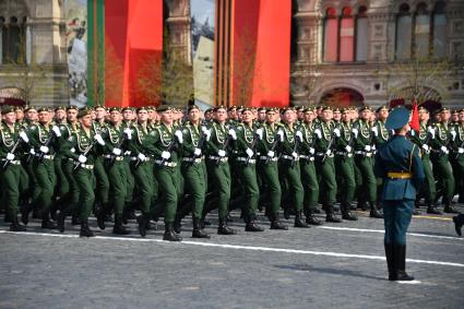 Москва. Военнослужащие парадных расчетов во время генеральной репетиции парада на Красной площади, посвященного 77-й годовщине Победы в Великой Отечественной войне.