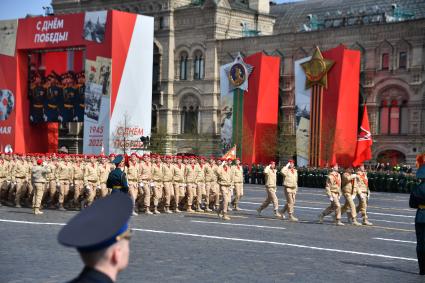 Москва. Парадный расчет общественного патриотического движения `Юнармия` во время генеральной репетиции парада на Красной площади, посвященного 77-й годовщине Победы в Великой Отечественной войне.