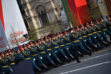 Москва. Военнослужащие парадных расчетов во время генеральной репетиции парада на Красной площади, посвященного 77-й годовщине Победы в Великой Отечественной войне.