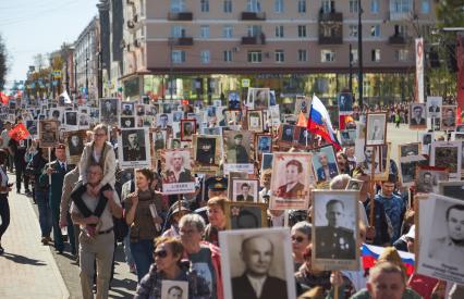 Пермь. Участники акции `Бессмертный полк`, посвященной 77-й годовщине Победы в Великой Отечественной войне.