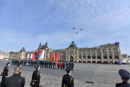 Москва. Тяжелые транспортные самолеты Ил-76МД во время генеральной репетиции парада на Красной площади, посвященного 77-й годовщине Победы в Великой Отечественной войне.