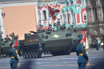 Москва. Бронетранспортеры МДМ `Ракушка` во время генеральной репетиции парада на Красной площади, посвященного 77-й годовщине Победы в Великой Отечественной войне.