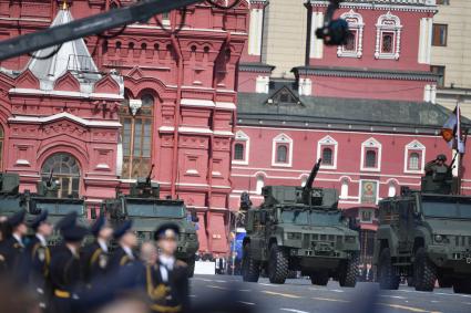 Москва. Бронеавтомобили `Тайфун-К` во время генеральной репетиции парада на Красной площади, посвященного 77-й годовщине Победы в Великой Отечественной войне.