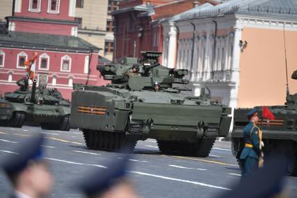 Москва. БМП `Курганец-25` с БО `Эпоха` во время генеральной репетиции парада на Красной площади, посвященного 77-й годовщине Победы в Великой Отечественной войне.