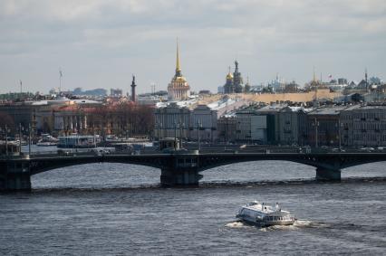 Санкт-Петербург. Вид на  Благовещенский мост.