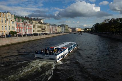 Санкт-Петербург. Вид на особняк Виктора Кочубея на реке Фонтанка.