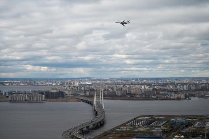 Санкт-Петербург. Вид на  вантовый мост через Корабельный фарватер.