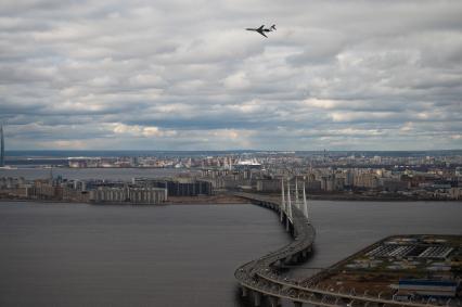 Санкт-Петербург. Вид на  вантовый мост через Корабельный фарватер.