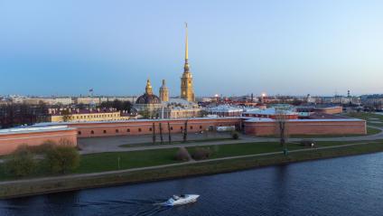 Санкт-Петербург. Вид на Петропавловскую крепость.