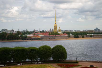 Санкт-Петербург. Вид на Петропавловскую  крепость.