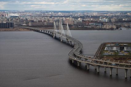 Санкт-Петербург. Вид на  вантовый мост через Корабельный фарватер.