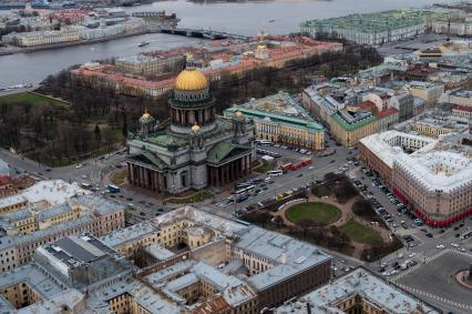 Санкт-Петербург. Вид сверху на Исаакиевский собор .