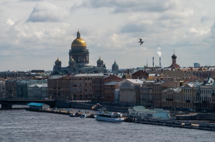 Санкт-Петербург. Вид на Исаакиевский собор.