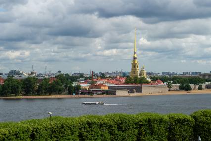 Санкт-Петербург. Вид на Петропавловскую крепость.