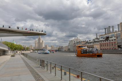 Москва. Прогулочные теплоходы на Москва-реке.