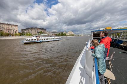 Москва. Прогулочные теплоходы на Москва-реке.