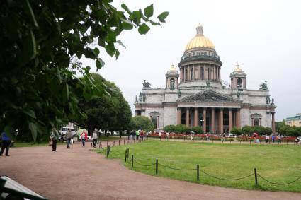 Санкт-Петербург. Вид на Исаакиевский собор.