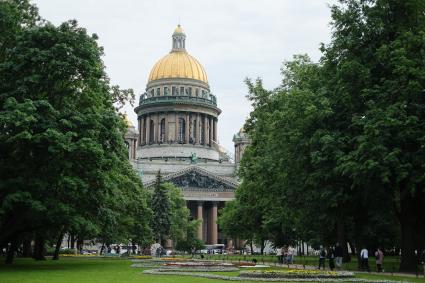 Санкт-Петербург. Вид на Исаакиевский собор.