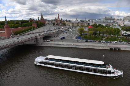 Москва. Ресторан-теплоход RiverPalace на Москва-реке.