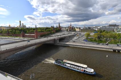 Москва. Прогулочный теплоход на Москва-реке.