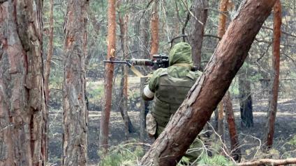 Украина. Луганская область. Военная операции РФ по демилитаризации Украины. Боец сводного отряда спецназа `Ахмат` на боевых позициях под Северодонецком.