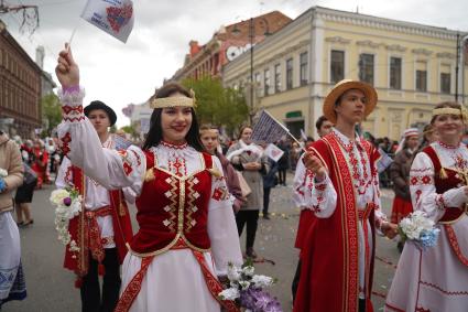 Самара. Участники карнавального шествия `Мы вместе`.