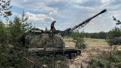 Луганская область. г.Рубежное. Военная операции РФ по демилитаризации Украины. Гаубица `Мста-Б`.