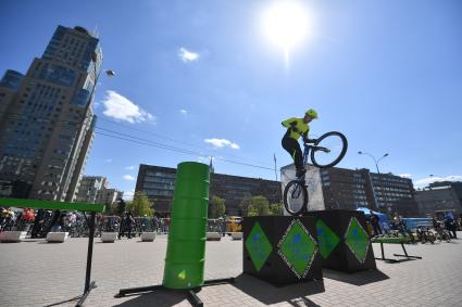 Москва.  Участники Московского весеннего велофестиваля .