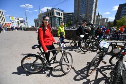 Москва.  Участники Московского весеннего велофестиваля .