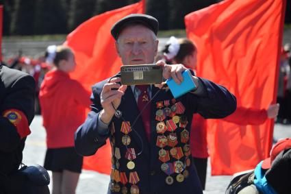 Москва. Во время торжественного приема в пионеры на Красной площади.