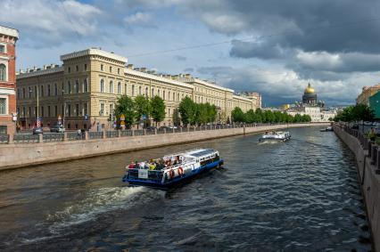 Санкт-Петербург. Вид на Исаакиевский собор.