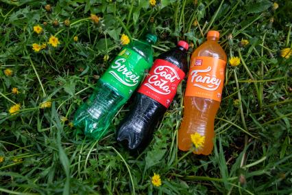 Москва. Аналоги сильногазированных напитков Coca-Cola, Fanta и Sprite под названием CoolCola, Fancy и Street.