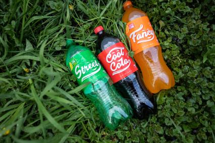 Москва. Аналоги сильногазированных напитков Coca-Cola, Fanta и Sprite под названием CoolCola, Fancy и Street.