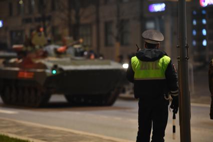 Москва. Военная техника  во время передислокации с военного полигона  Алабино  в Москву для участия в параде Победы на Красной площади.