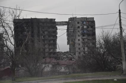 Донецкая область. г.Мариуполь. Жилой дом, разрушенный в результате боевых действий.