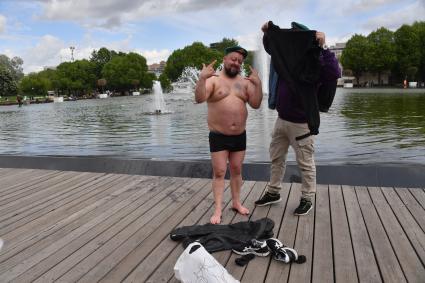 Москва. Пограничник в запасе во время празднования Дня пограничника в Парке Горького.