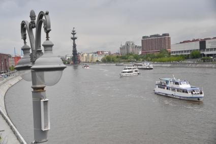 Москва. Прогулочные теплоходы на Москва-реке.