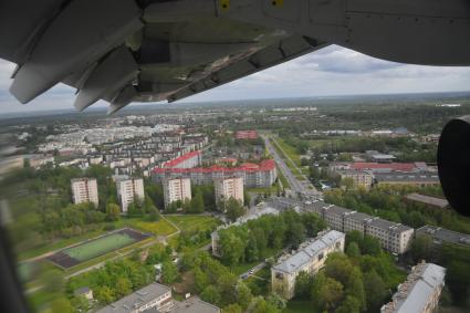 Ленинградская область . Вид на пригороды Санкт-Петербурга из иллюминатора самолета.