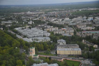 . Вид на пригороды Санкт-Петербурга из иллюминатора самолета.