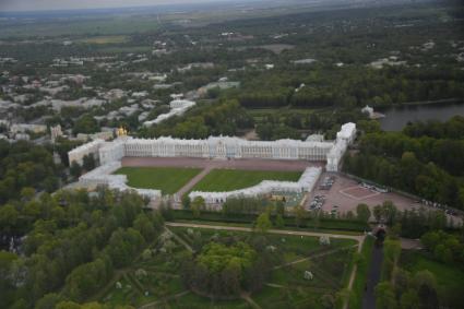 Ленинградская область . Вид на пригороды Санкт-Петербурга из иллюминатора самолета. Екатерининский дворец в г. Пушкин.