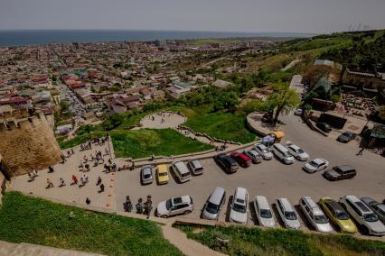 Дагестан, Дербент. Вид на город со смотровой площадки крепости Нарын-кала.