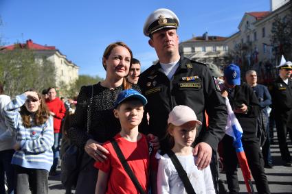 Североморск. Зрители на концерте, посвященном празднованию Дня Северного флота РФ.