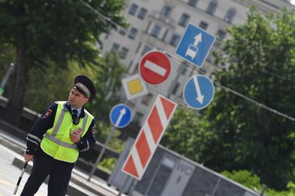 Москва. Сотрудник ДПС на одной из улиц города.