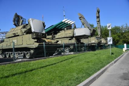 Москва.   Выставка военной техники на ВДНХ.