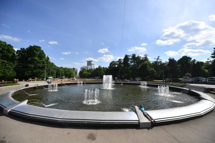 Москва. Фонтан в парке Сокольники.