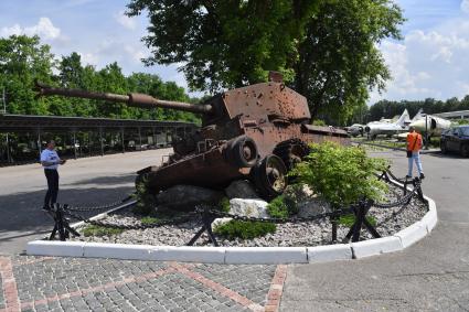 Московская область. Средний танк FV4101 Charioteer на территории музея техники Вадима Задорожного.