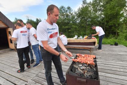 Московская область. Участники автопробега КП `Летняя перезагрузка` в креатив-парке \'Экспедиция`.