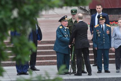 Москва. Президент России Владимир Путин во время церемонии возложения венков к Могиле Неизвестного Солдата в День памяти и скорби в 81-ю годовщину начала Великой Отечественной войны.