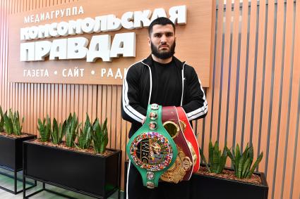 Москва. Чемпион мира по боксу Артур Бетербиев в ИД `Комсомольская правда`.